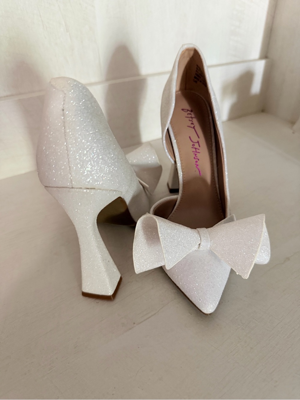 Betsey Johnson White Glitter Bow Pointed Toe Heels - Picture 5 of 8